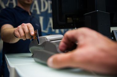 A magyar bankok visszafogták bevételeiket az első félévben