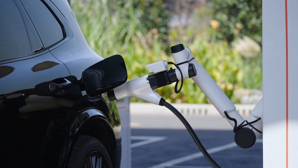 A Geely új töltője legfeljebb 2,25 megawattot ad le, de egyelőre nincs hozzá autó