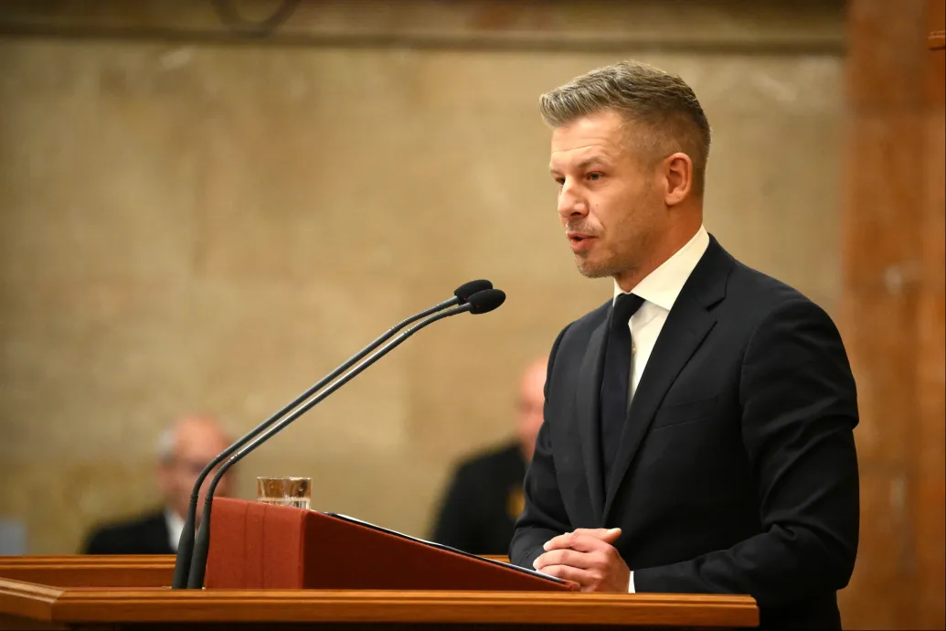 Magyar Péter: feljelentés foglalkozás körében elkövetett veszélyeztetés és hivatali visszaélés miatt