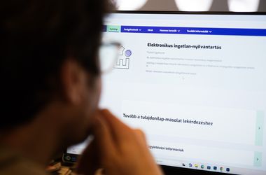 A kormány feljelentést tesz az e‑ingatlanrendszer miatt