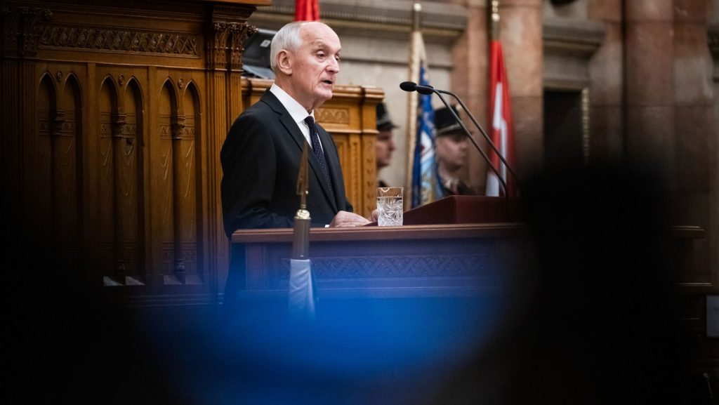 Baka András kifogások miatt visszaküldte az egészségügyi kamarai törvényt