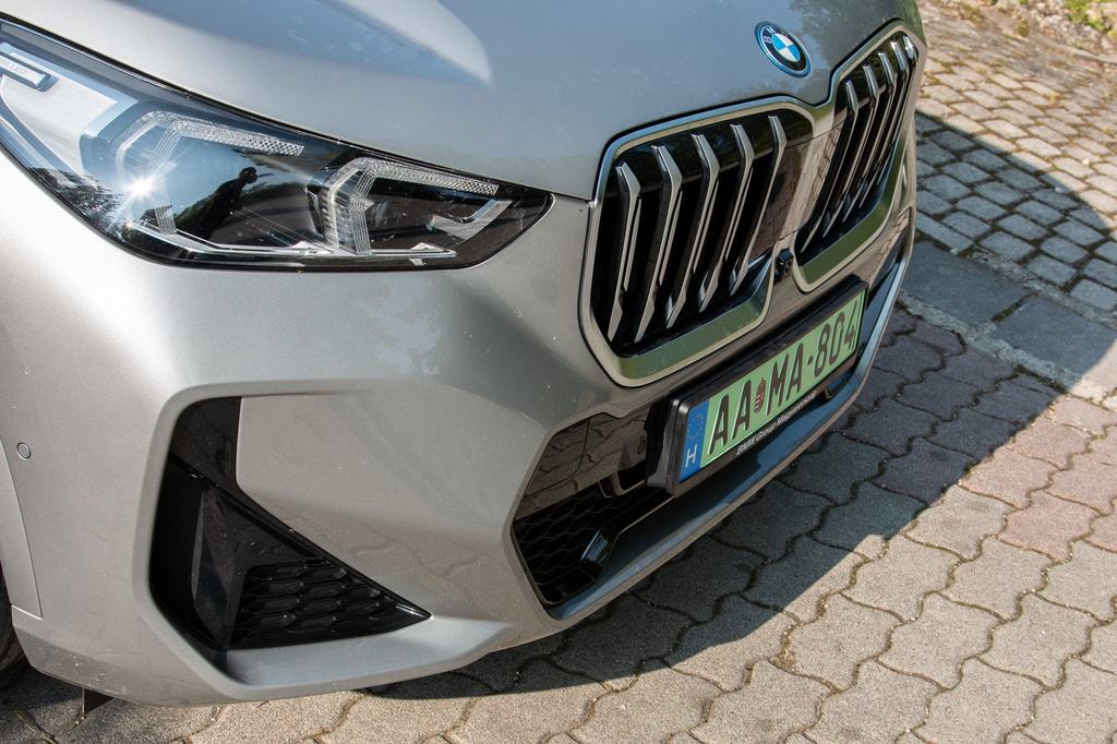 A fővárosi közgyűlés döntött: a villanyautók nem fizetnek teljes parkolódíjat Budapesten