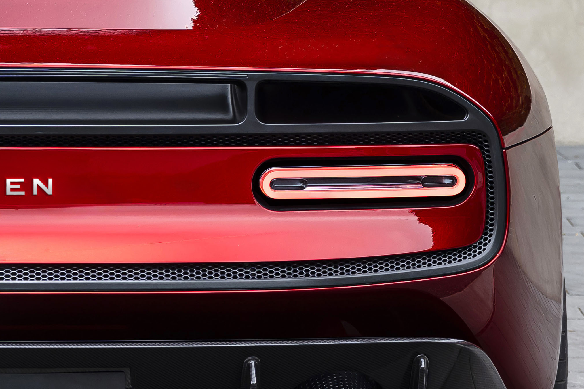 A McLaren lecserélte emblémáját és visszatért a régi stílushoz