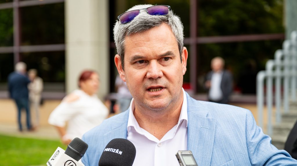 Takács pert vesztett egy 2025-ös, lélegeztetőgép-beszerzésekről szóló bejegyzés miatt