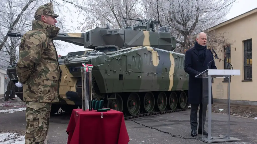 A honvédség 12 milliárdért szerződtetett brit oktatókat a Lynx kezelésére