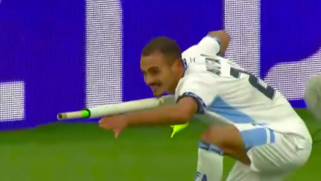 Fegyverlövést imitált az izraeli futballista, második sárga után pirosat kapott