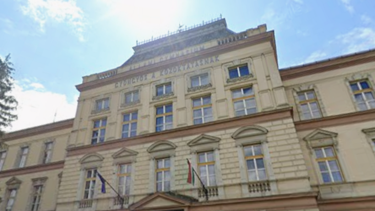 A rendőrség nagy erőkkel vonult ki a gyöngyösi gimnáziumhoz