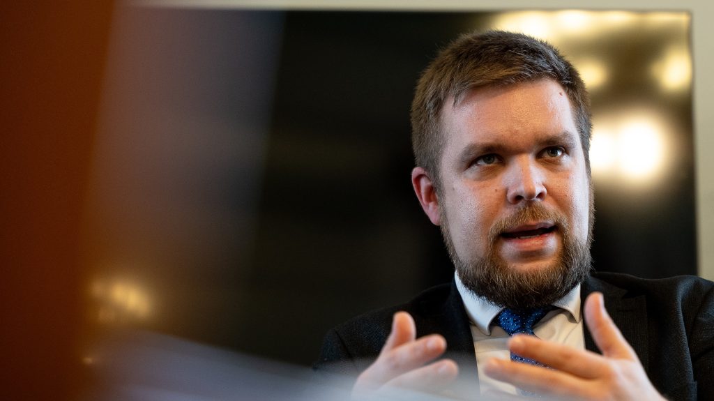 Győr 442 millióból kezelné az azbesztszennyezést, de a polgármester vitatja a pályázatot
