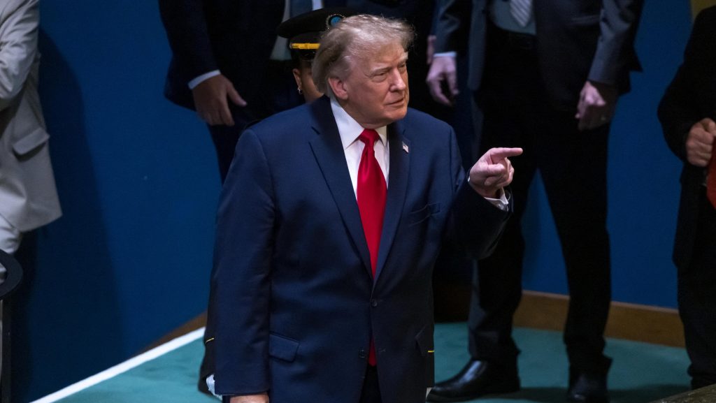 A cím szerint a szoros lezárását az amerikai elnök által indított háború idézte elő