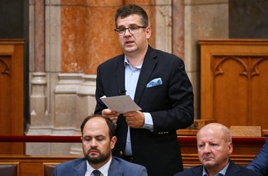 Seszták Miklós előre jelzi mentelmi joga kiadását és őrizetbe vételét