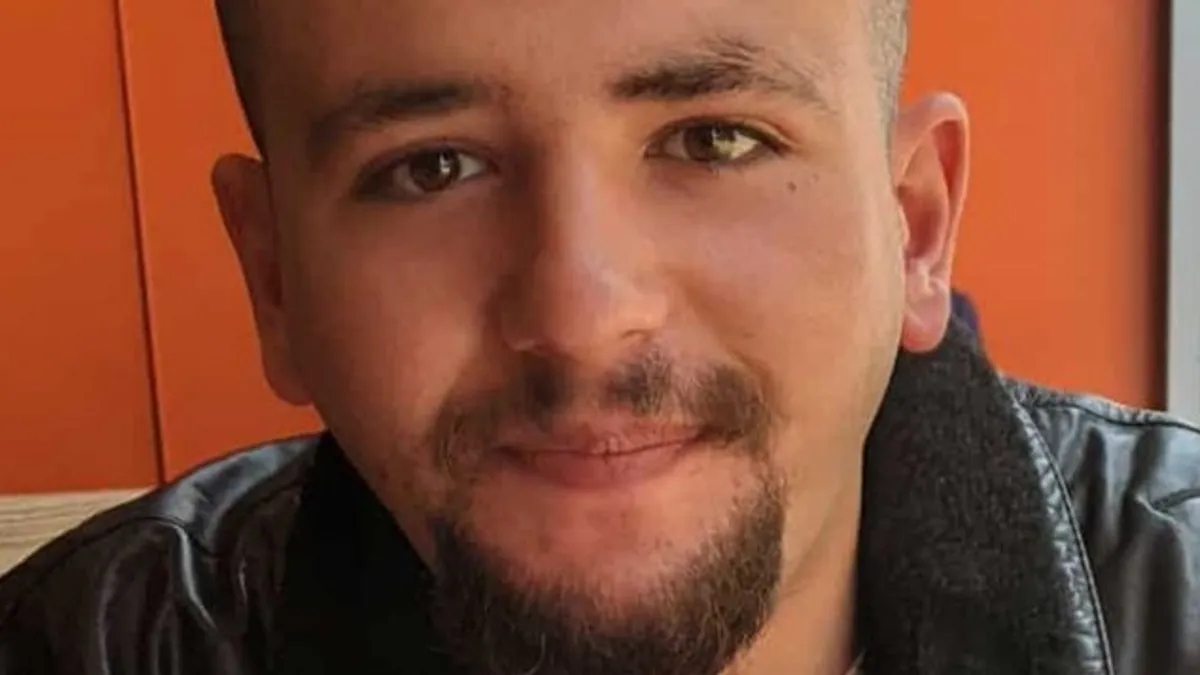 Szervezetében halálos adag koffeint mutattak ki, miután utcán vért hányt egy férfi