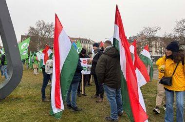 A kamara mintegy 14 milliárd forintot költött politikai tevékenységre, állítja a miniszteri biztos