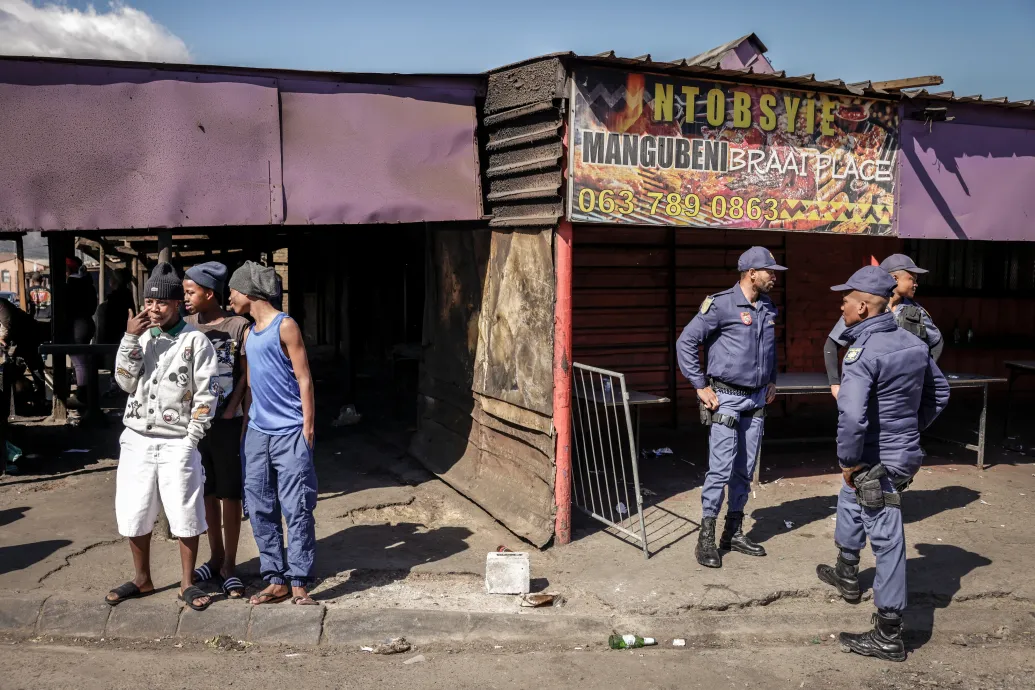 Dél-afrikai szórakozóhelyi lövöldözésekben 27-en meghaltak, hajtóvadászat indult