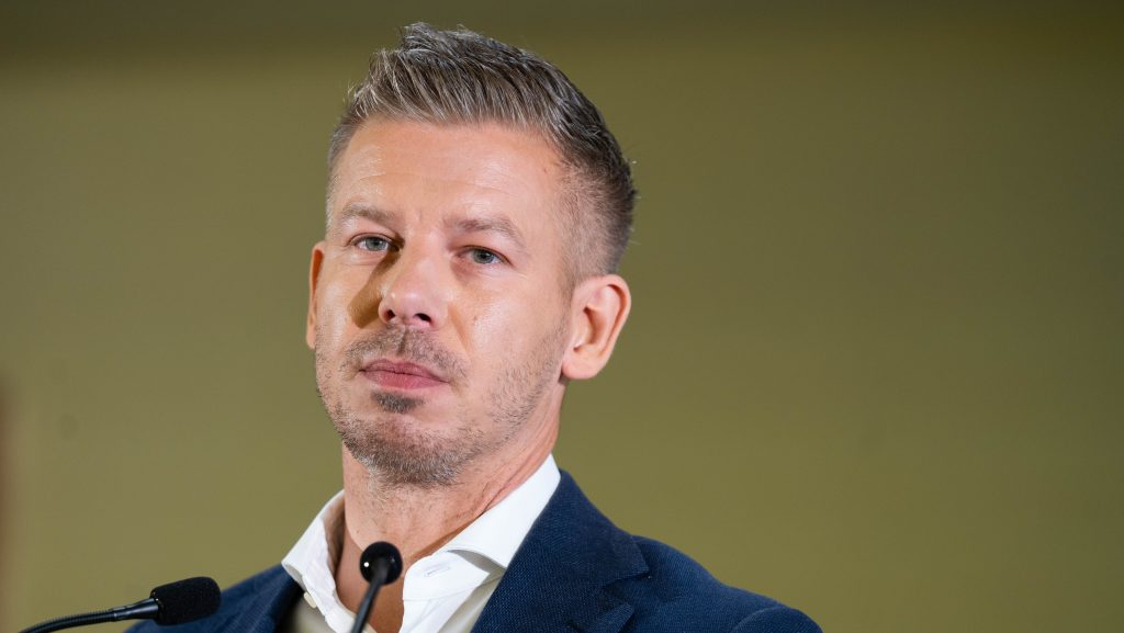 Országgyűlés két politikust ad át a hatóságoknak, megindul a vizsgálat