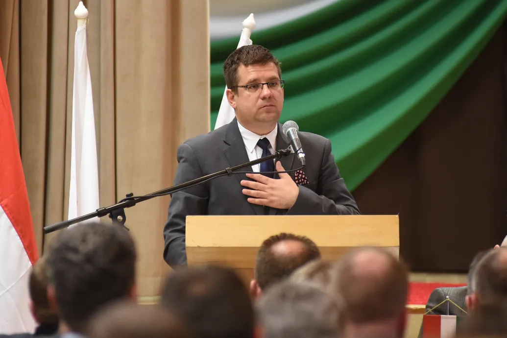 Seszták Miklós mentelmének felfüggesztése után akár 10 év börtön várhat rá
