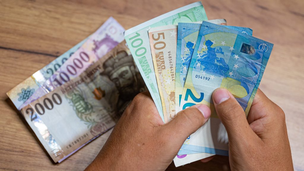 Az Equilor szerint leghamarabb 2033-ban jöhet a magyar euró