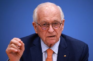 Ischinger: az ősz fokozott orosz fenyegetést és a német kancellárválságot követő veszélyeket hozza
