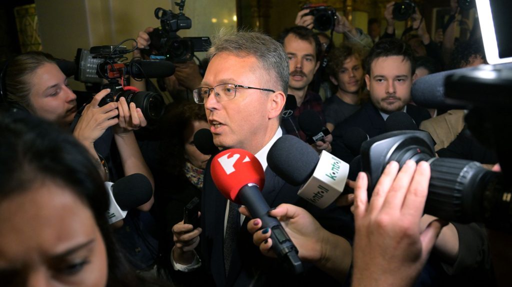 Bóka: a Fidesz távol marad a mentelmi ülésről, és elégtételt vesz