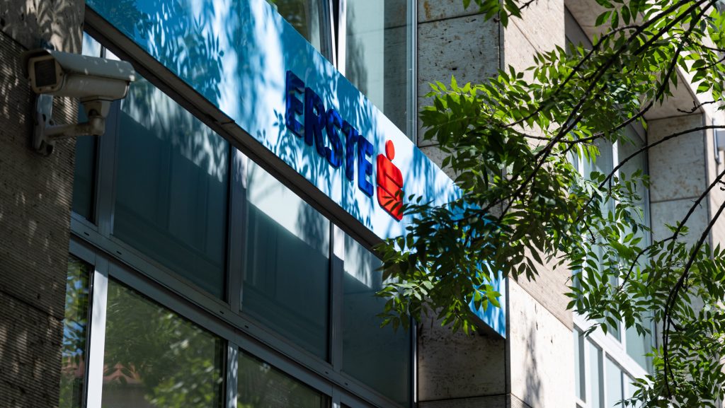 Erste: eltöröltük a revolutos készpénzfelvételi díjat