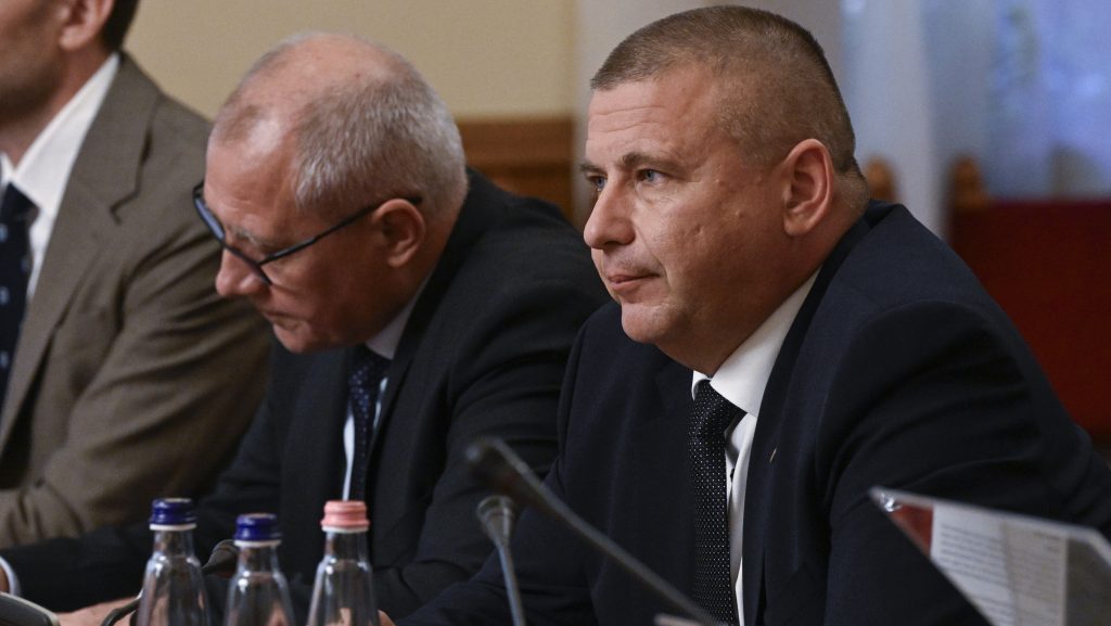 Ruszin-Szendi szerint a katonák nem javasolták az éles kézigránátok használatát