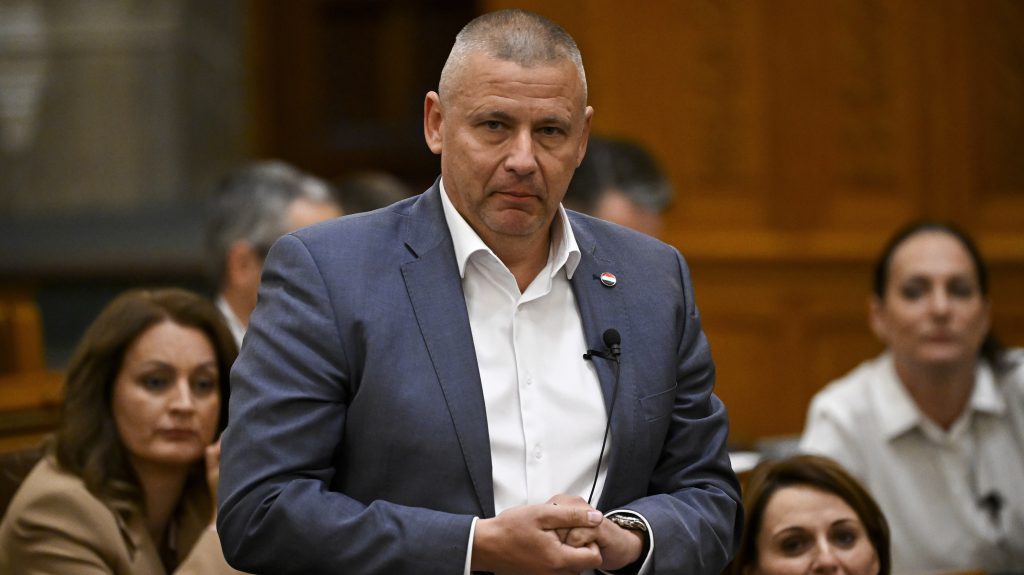 A kormány mérlegeli az uniós védelmi hitel felvételét, a miniszter szerint nem zárják ki