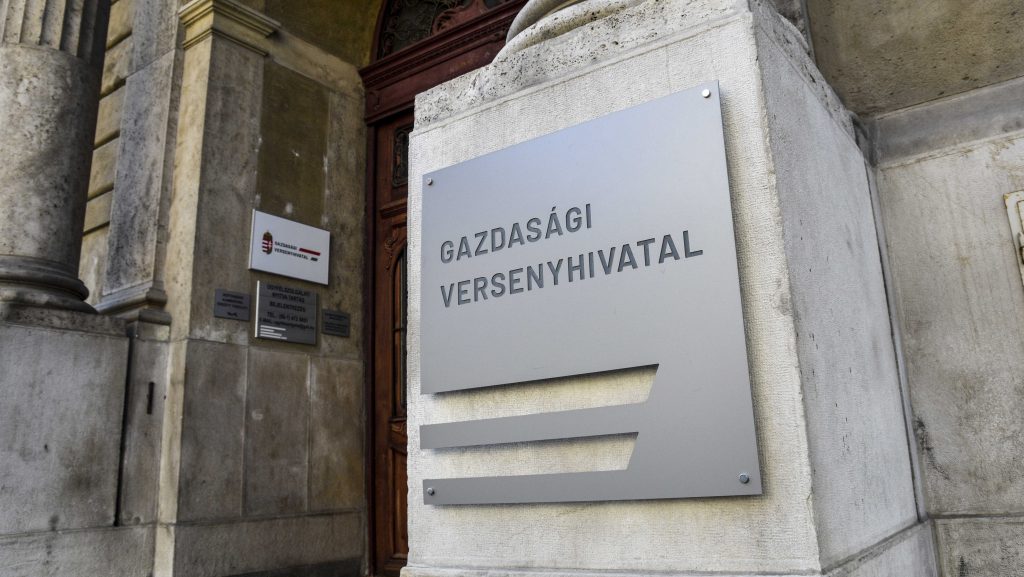 A GVH szerint az irodai díszítés magánügy, a G7 munkatársak politikai befolyásról ír