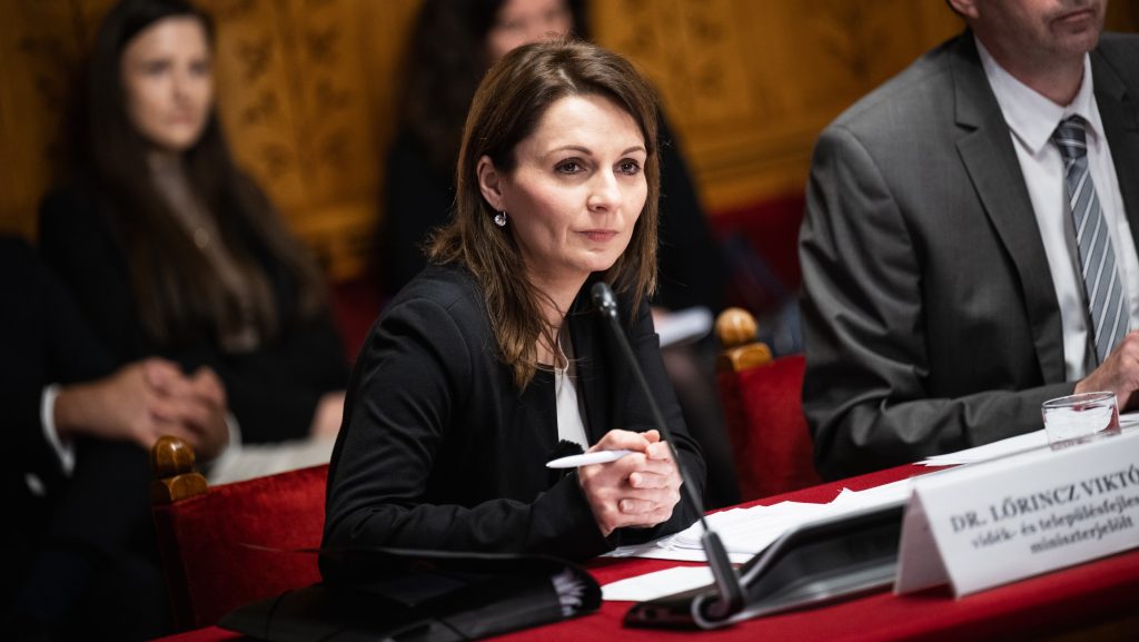A kormány feljelentést tett Navracsics minisztériumának támogatási ügyében