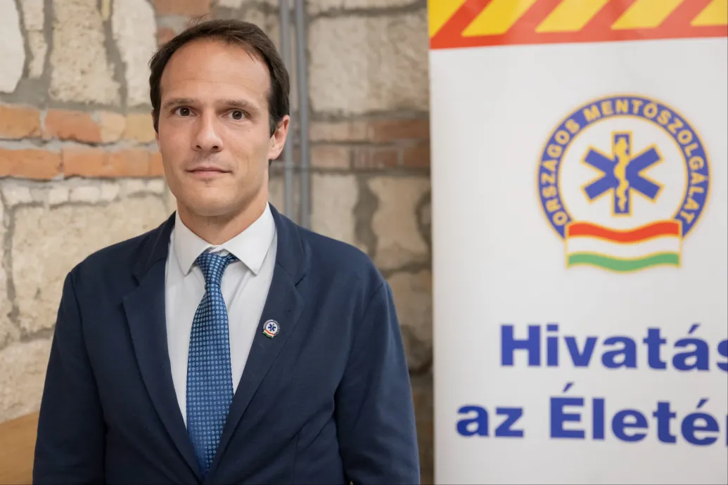 Constantinovits Miklós bocsánatot kért a mentőszolgálat félresikerült posztja miatt