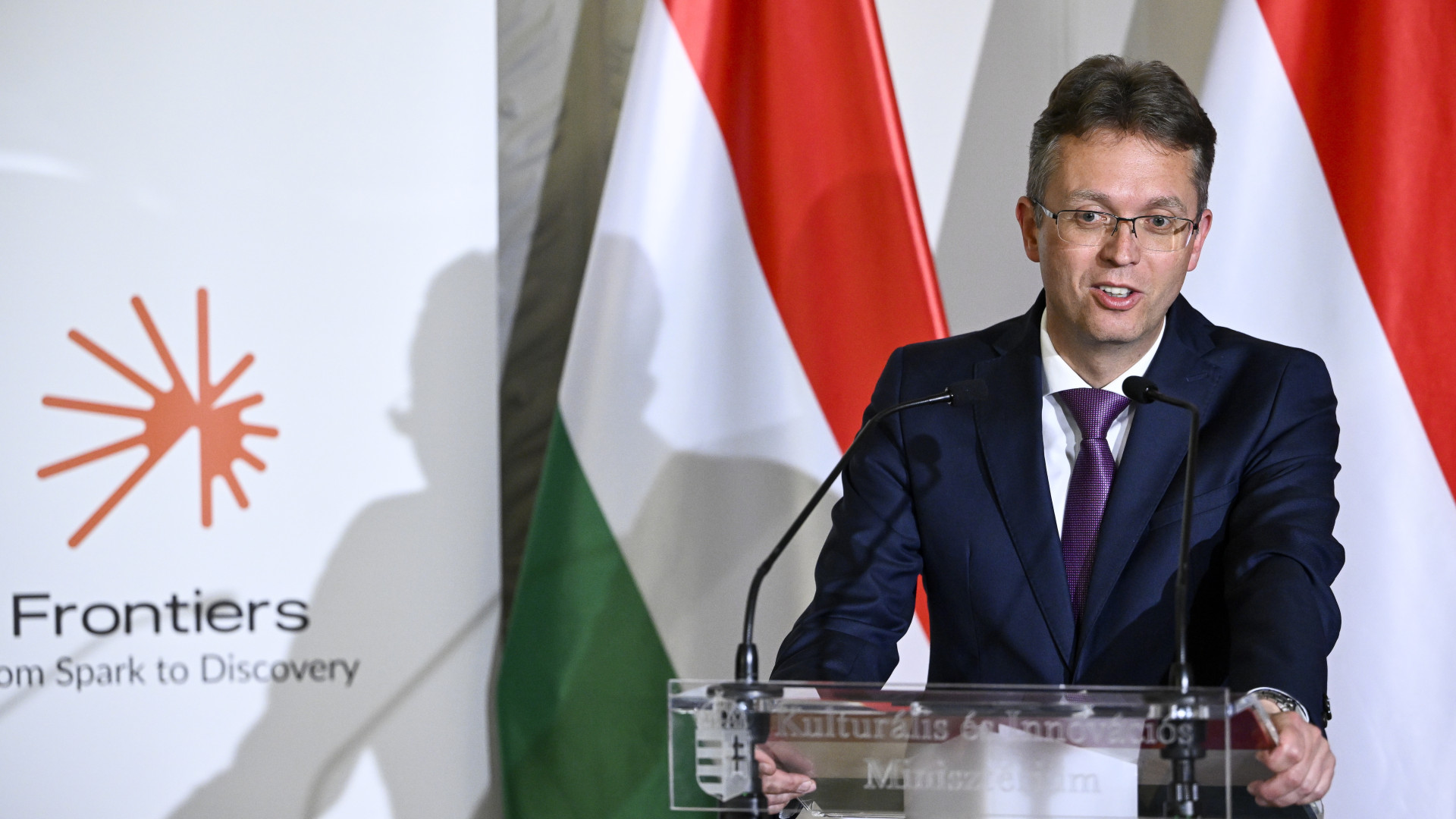 Hankó Balázst őrizetbe vették és öt órán át hallgatták ki a főügyészségen