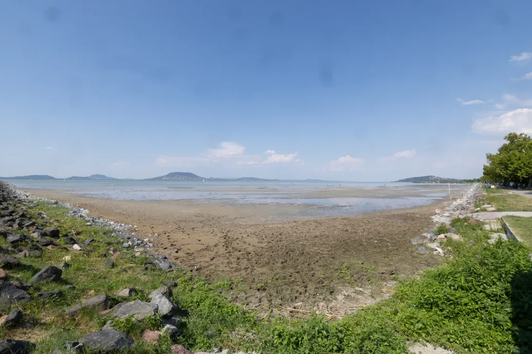 A Balaton egyre gyakoribb alacsony vízszintje miatt a partvonal újragondolását javasolják