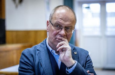 Navracsics Tibor kormányhatározatra hivatkozva védte az 1,8 milliárdos szerződést