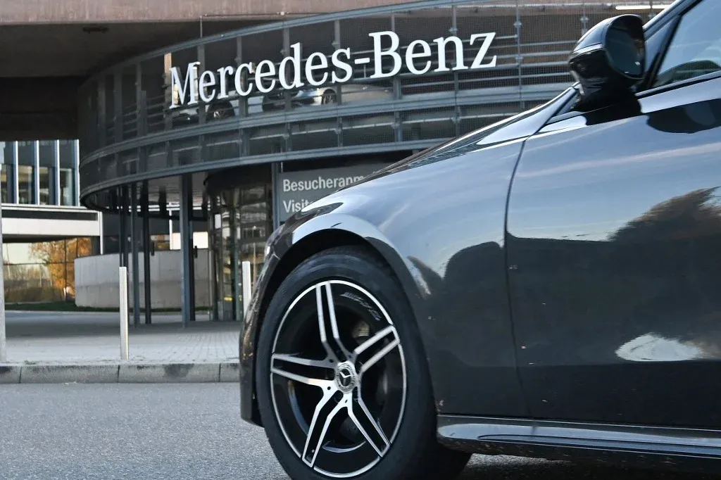 A Mercedes jelentősen csökkenti a németországi munkaerőköltségeit