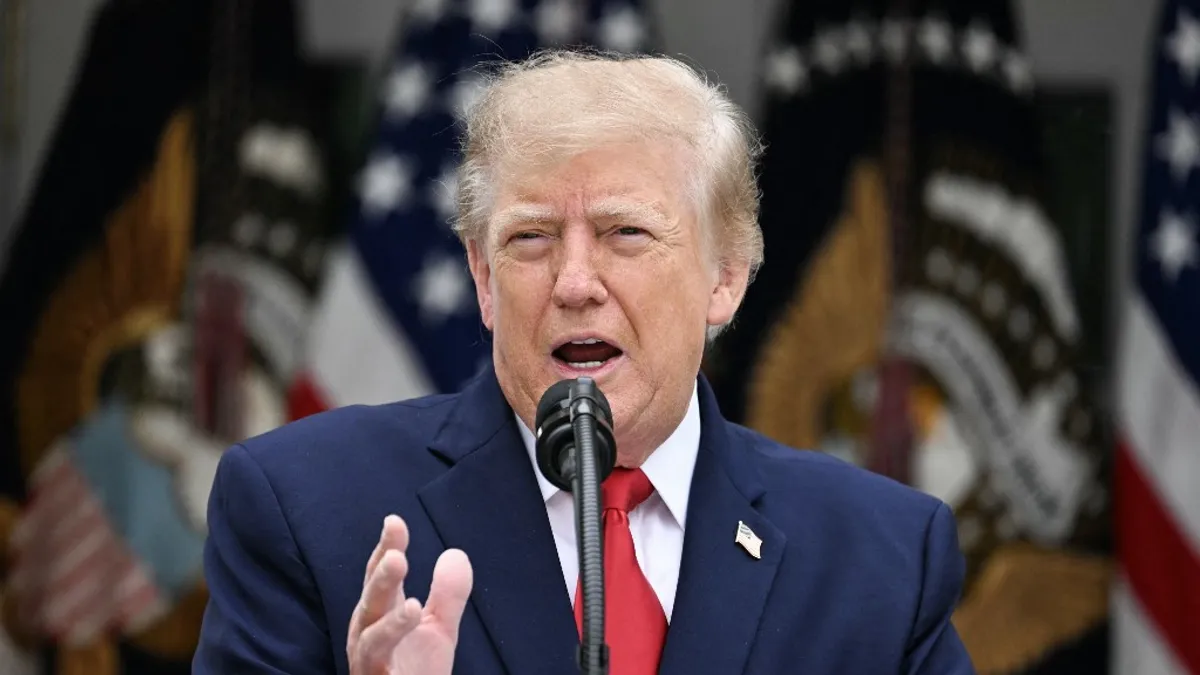 Trump ismét bírálta az ukrán elnököt, Zelenszkij visszaüzent
