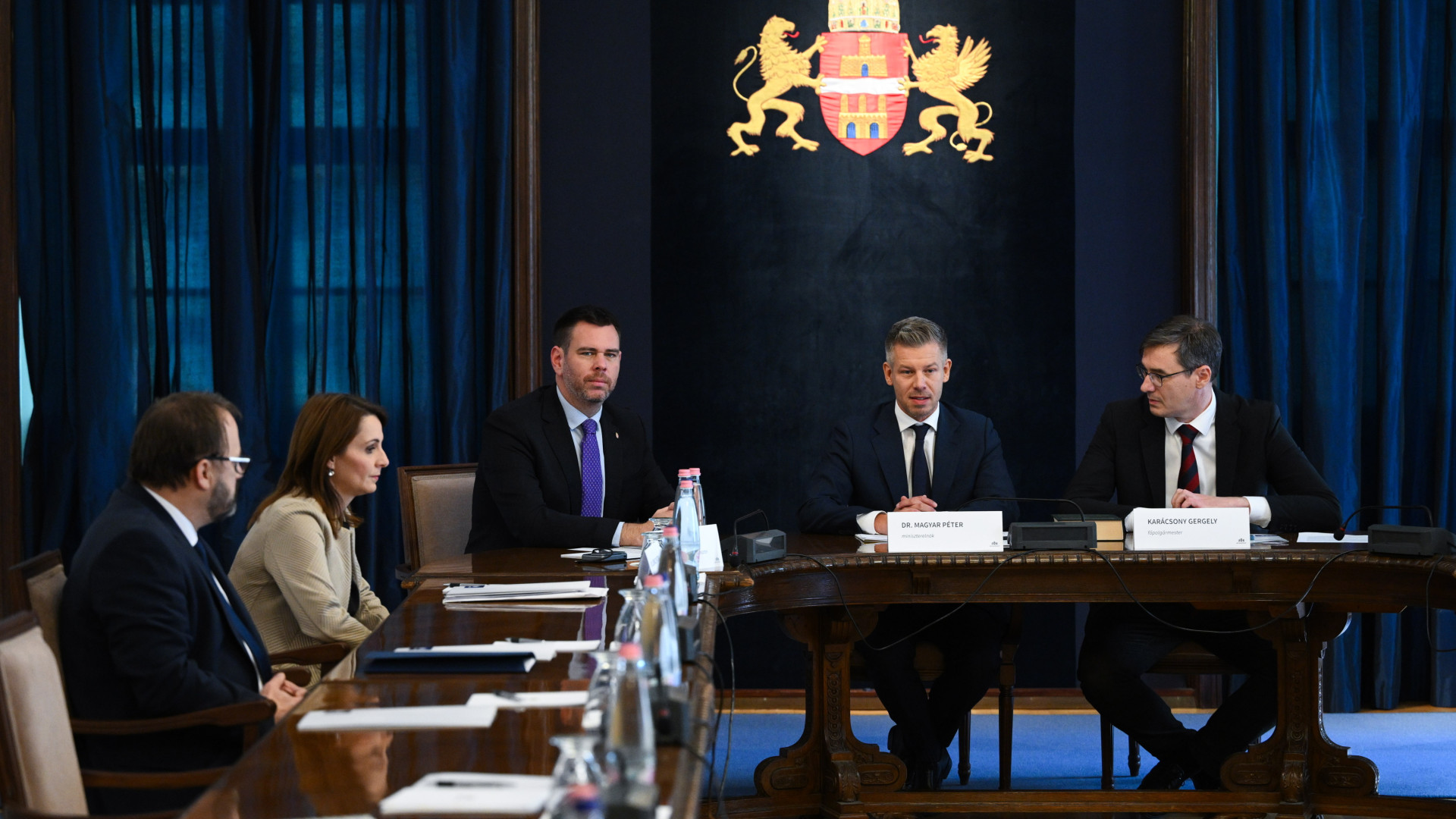 Tisza-kormány: folytatódnak a büntetőeljárások, közben házkutatás és új intézkedések