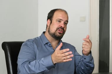 Zugló polgármestere kartellgyanú miatt a faápolási tender ügyében a GVH-hoz fordult