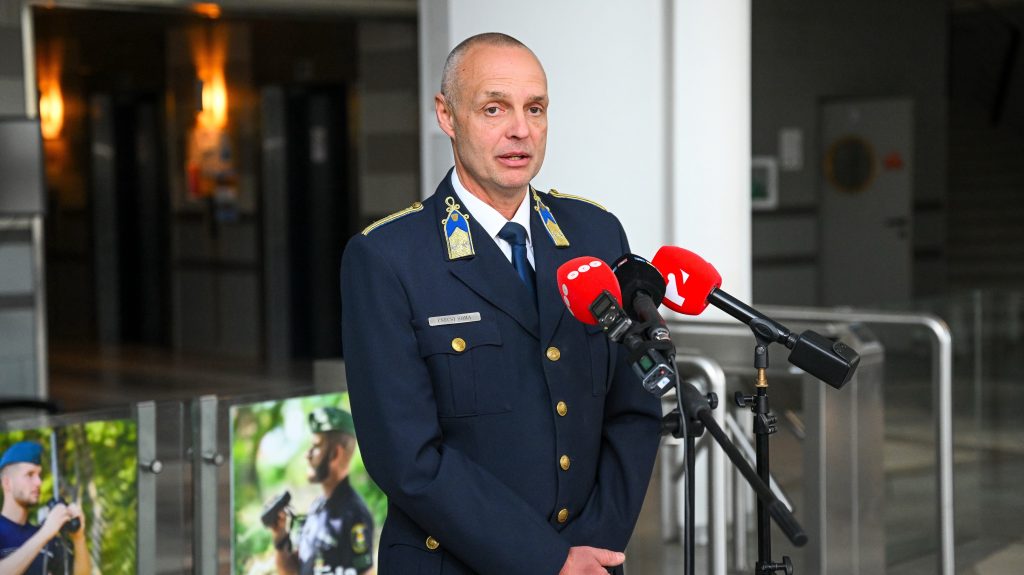 Csécsi Soma áthelyezését és egy másik rendőr áthelyezését jelentette az RTL