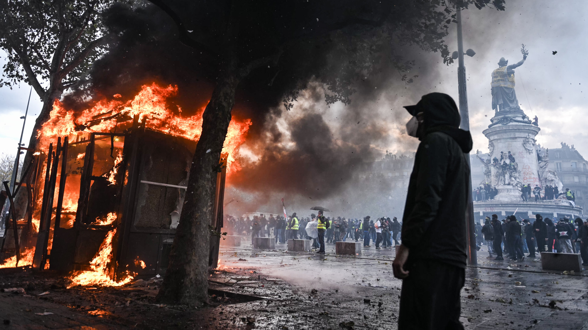 A L'Express szerint alkalmi szövetség állt a francia zavargások mögött