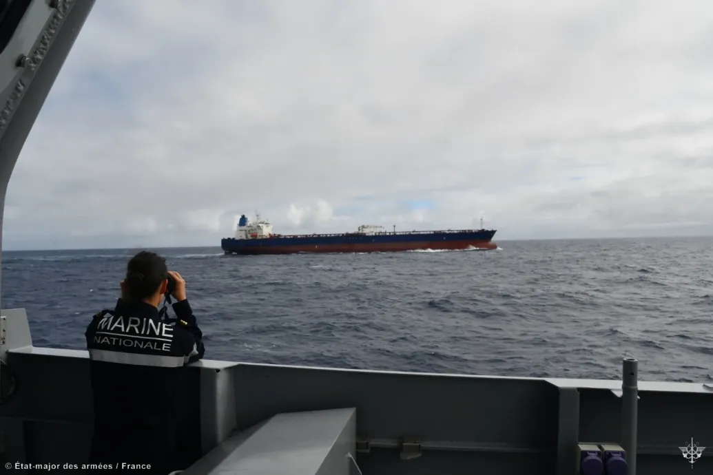 Az EU szankciós listáján szereplő DF Peaket állította meg a francia haditengerészet