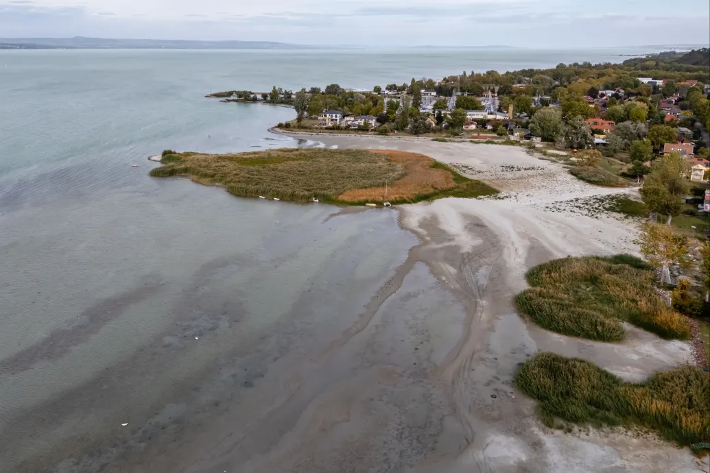 A civilek azonnali építkezésleállítást és állami felvásárlást kérnek a Balatonnál