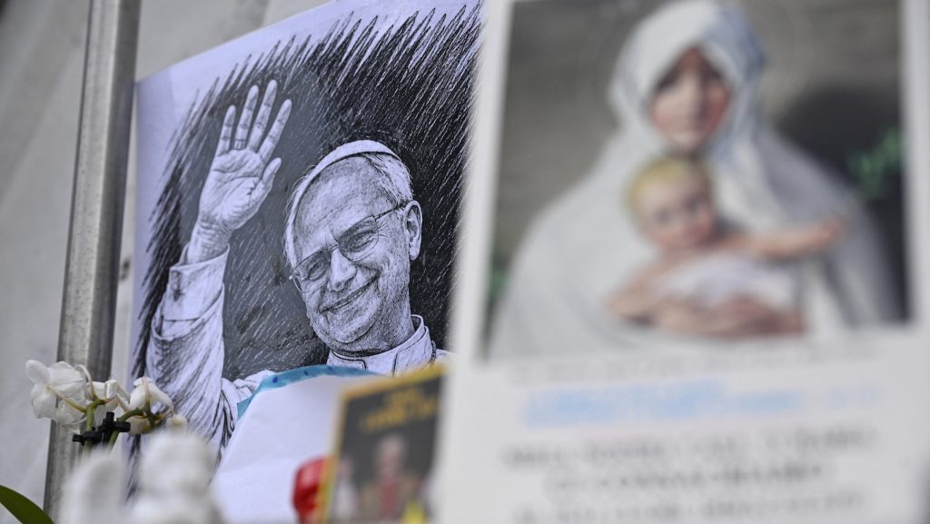 A Vatikán szerint a pápa betegsége új kérdéseket vet fel, nem szabad készpénznek venni az állapotát