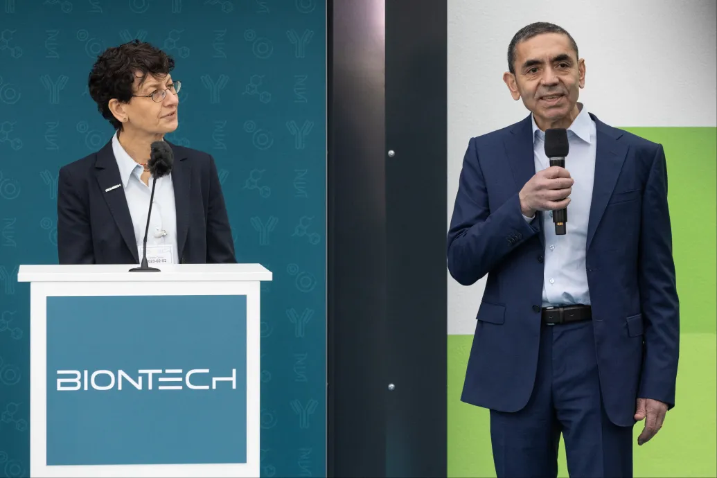 A BioNTech a járvány alatt milliárdos lett, most üzleti visszaesés és alapítói távozás fenyeget