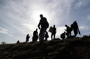 Az EU szigorítja a visszaküldéseket, jöhetnek visszatérési központok Európán kívül
