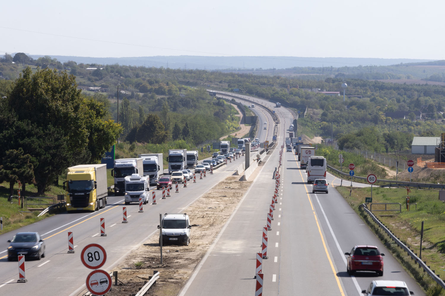Elemzés szerint Magyarország az utakra sokat költ, de 43 százalékuk rossz állapotú