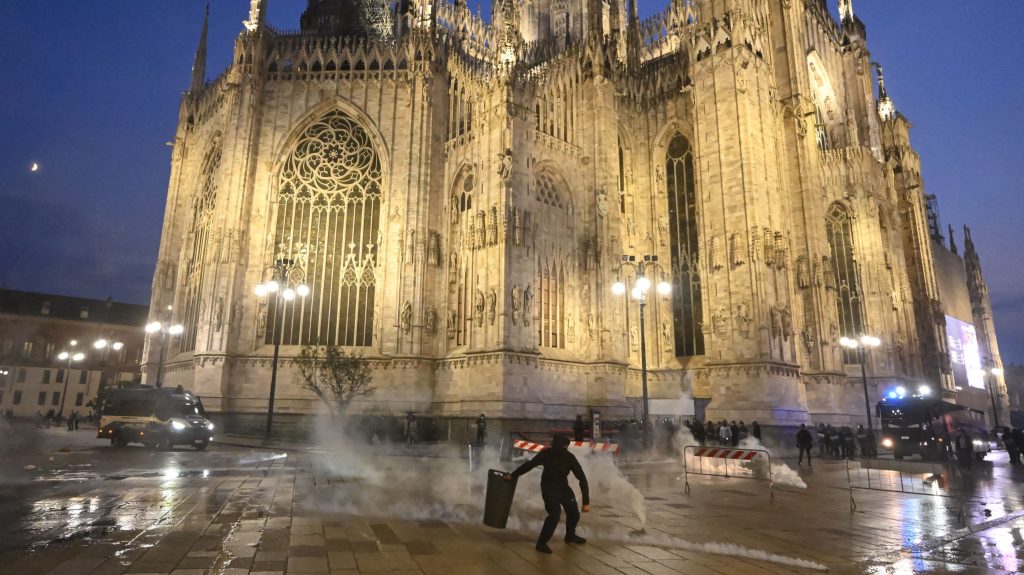 Milánó Dóm terén összecsaptak a tüntetők és a rendőrök