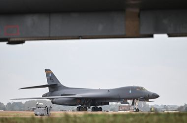 Az USA terrorveszély gyanúja miatt vonta ki nehézbombázóit a Fairford légitámaszpontról