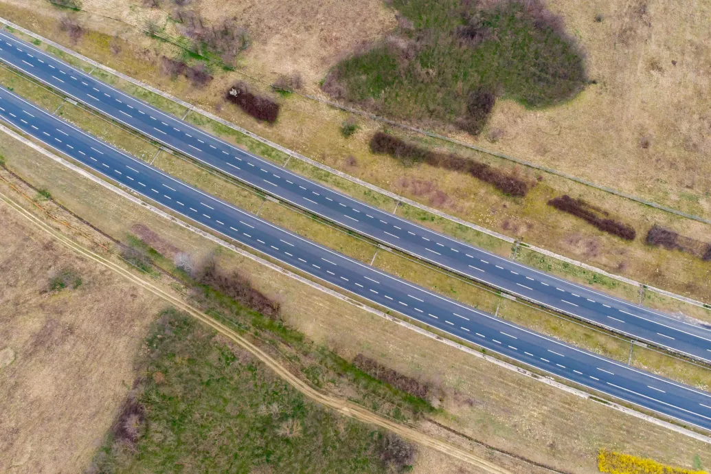 Vitézy szerint muszáj felújítani az utakat, lezárások lesznek az M1–M7 közös szakaszán