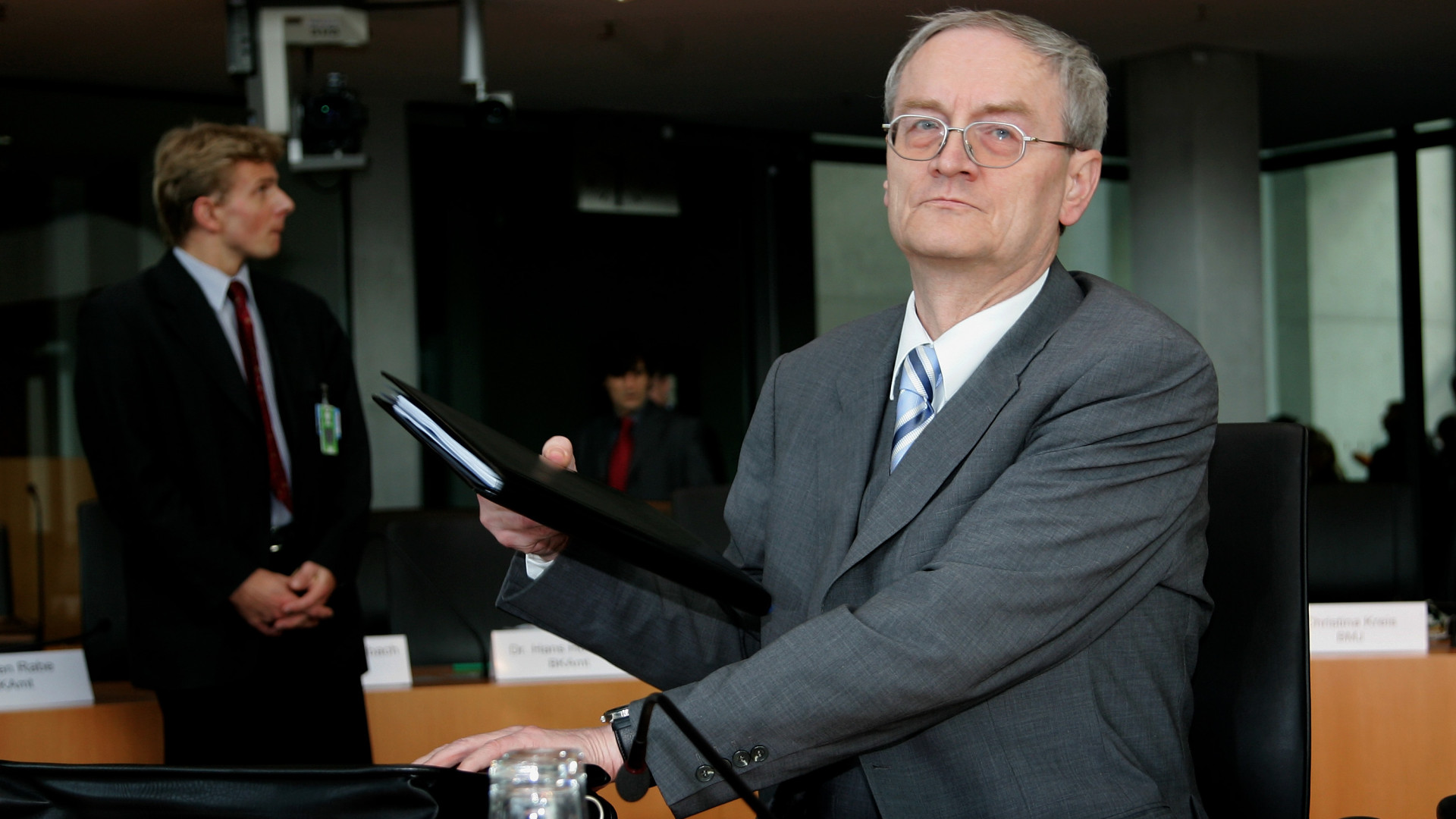 Volt BND-vezetőt letartóztatták, a sajtó az ügyet az évszázad kémbotrányának nevezi