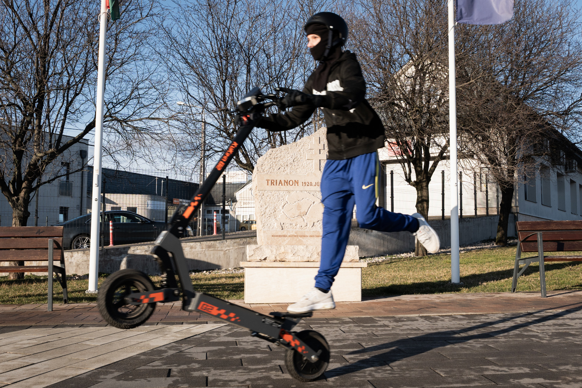 A nagy teljesítményű elektromos rollerekhez AM jogosítvány kellene a kormányterv szerint