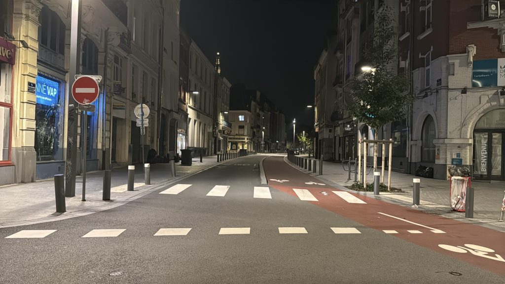 Párizsban és több francia nagyvárosban kijárási tilalmat rendeltek el