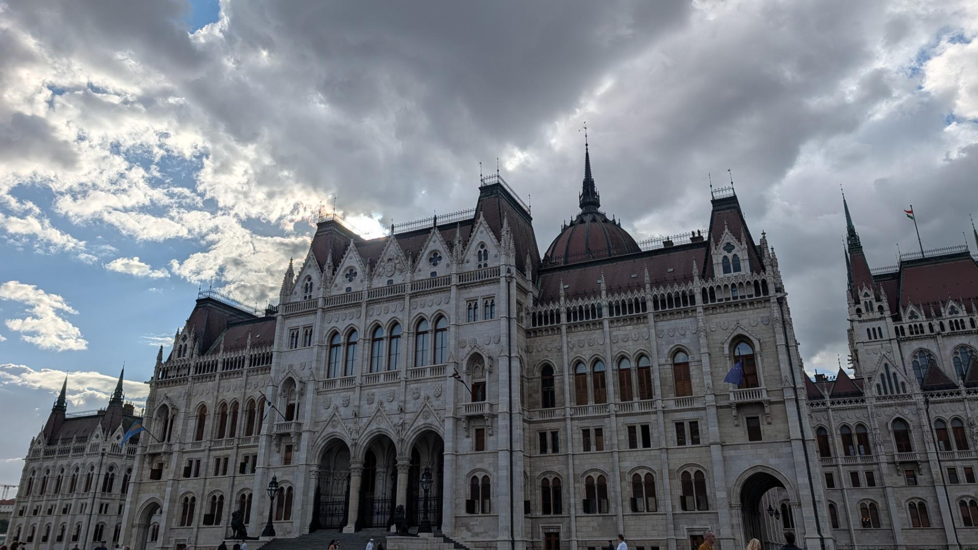 Az IMF drasztikus adóreformot és átfogó reformcsomagot javasol a kormánynak